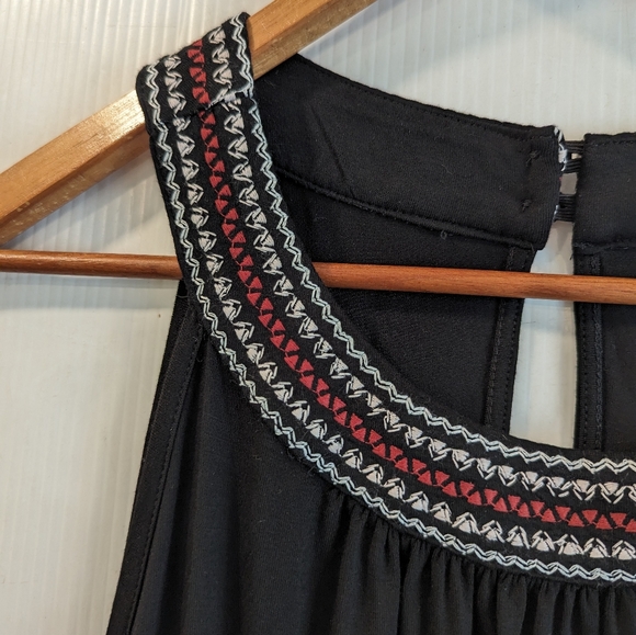 TORRID Super soft knits embroidered black goddess tank sleeveless blouse size 4X - Picture 4 of 11